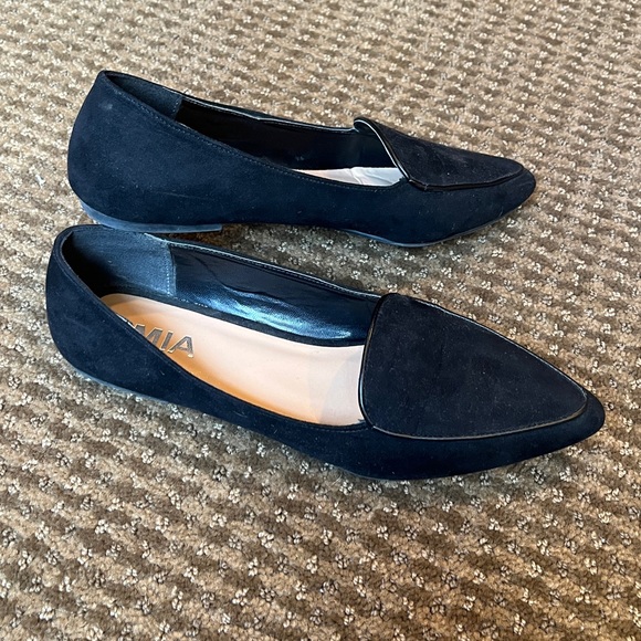 Mia Black Flats. Pointy. Women’s size 6.5. Dress up or casual. Comfortable. EUC! - Picture 3 of 7